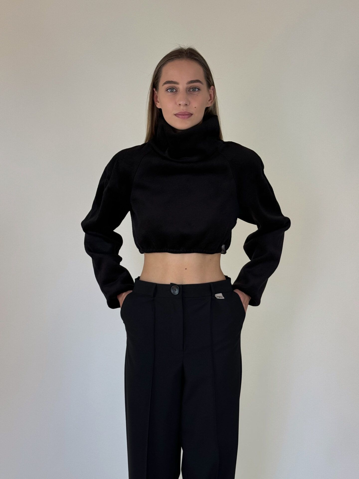 Black crop pullover